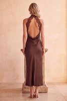 Laden Sie das Bild in den Galerie-Viewer, Kaffeebraun Etuikleid Satin Hochgeschlossener Ausschnitt Cut-outs Langes Kleid für Hochzeitsgast mit Spitze