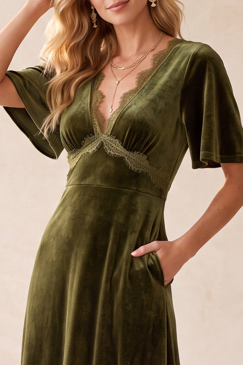 Laden Sie das Bild in den Galerie-Viewer, Olive A-Linie V-Ausschnitt Samt-Flutter-Ärmel Maxi Hochzeitskleid mit Spitze