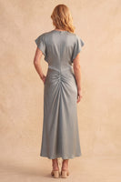 Laden Sie das Bild in den Galerie-Viewer, Staubiges blaues Scheiden-Flatter-Ärmel gerafftes Satin-Midi-Hochzeitskleid mit Taschen