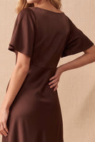 Laden Sie das Bild in den Galerie-Viewer, Kaffee Satin A-Linie V-Ausschnitt Hoch niedriges Gerafftes Midi Hochzeitsgastkleid mit Flatterärmeln