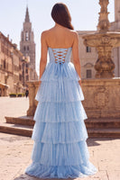 Laden Sie das Bild in den Galerie-Viewer, Hellblaues A-Linien-Tüll, gestufte, rüschende Streißsteine, Perlen, trägerloses langes Abschlussballkleid mit Schleife