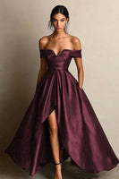 Laden Sie das Bild in den Galerie-Viewer, Schulterfreies Schwarzes Abschlussballkleid mit Schlitz