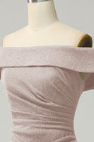 Laden Sie das Bild in den Galerie-Viewer, Marineblaues schulterfreies funkelndes langes Brautjungfernkleid