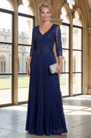 Laden Sie das Bild in den Galerie-Viewer, Glitzerndes marineblaues V-Ausschnitt-Plissierten-A-Linien-Mutter-der-Braut-Kleid