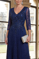 Laden Sie das Bild in den Galerie-Viewer, Glitzerndes marineblaues V-Ausschnitt-Plissierten-A-Linien-Mutter-der-Braut-Kleid
