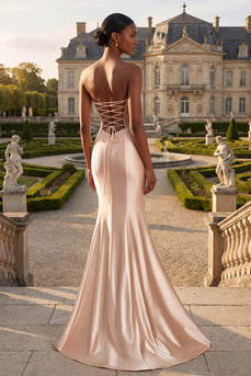 Trägerloses Champagner-Meerjungfrauen-Perlen, gerafftes langes Abschlussballkleid mit Schlitz