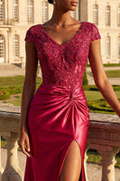 Laden Sie das Bild in den Galerie-Viewer, Burgunderrotes Pailletten-Meerjungfrauen-Langkleid mit Schlitz