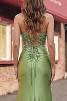 Laden Sie das Bild in den Galerie-Viewer, Grünes Korsett, Meerjungfrau-Spaghettiträger, Satin, langes Abschlussballkleid mit Schlitz