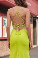 Laden Sie das Bild in den Galerie-Viewer, Rundhals-applikiertes Senfgelbes Meerjungfrauen-Abschlussballkleid mit Schlitz