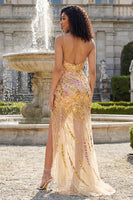 Laden Sie das Bild in den Galerie-Viewer, Glitzerndes goldenes Spaghettiträger-Meerjungfrauen-Abschlussballkleid mit Schlitz