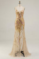 Laden Sie das Bild in den Galerie-Viewer, Glitzerndes goldenes Spaghettiträger-Meerjungfrauen-Abschlussballkleid mit Schlitz
