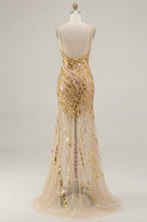 Laden Sie das Bild in den Galerie-Viewer, Glitzerndes goldenes Spaghettiträger-Meerjungfrauen-Abschlussballkleid mit Schlitz