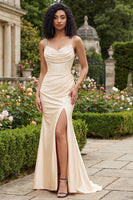 Laden Sie das Bild in den Galerie-Viewer, Champagnerperlenbesetztes Meerjungfrauen-Korsett-Abschlussballkleid