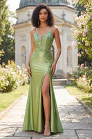 Laden Sie das Bild in den Galerie-Viewer, Grünes applikiertes Meerjungfrauen-Abschlussballkleid mit Schlitz