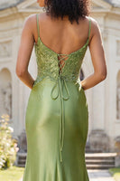Laden Sie das Bild in den Galerie-Viewer, Grünes applikiertes Meerjungfrauen-Abschlussballkleid mit Schlitz
