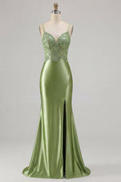 Laden Sie das Bild in den Galerie-Viewer, Grünes applikiertes Meerjungfrauen-Abschlussballkleid mit Schlitz