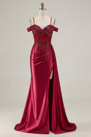 Laden Sie das Bild in den Galerie-Viewer, Burgunderrotes Kaltschulter-Pailletten-Meerjungfrauen-Langball-Kleid mit Schlitz