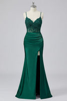 Laden Sie das Bild in den Galerie-Viewer, Dunkelgrünes applikiertes Meerjungfrauen-Abschlussballkleid mit Schlitz