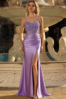 Laden Sie das Bild in den Galerie-Viewer, Lavendelfarbenes Korsett-Meerjungfrauen-Abschlussballkleid mit Schlitz