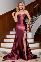 Laden Sie das Bild in den Galerie-Viewer, Funkelndes Mermaid Fuchsia Korsett Ballkleid mit Schlitz