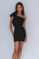 Laden Sie das Bild in den Galerie-Viewer, Weißes Bodycon Standesamtkleid mit einer Schulterschleife