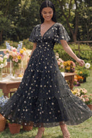 Laden Sie das Bild in den Galerie-Viewer, Champagner V-Ausschnitt Besticktes A-Linie Tüll Blumenkleid mit Flatterärmeln