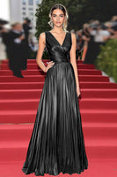 Laden Sie das Bild in den Galerie-Viewer, Glitzerndes Goldenes A-Linie V-Ausschnitt Metallic Galakleid mit Falten