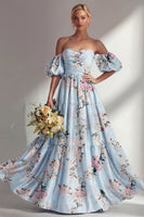 Laden Sie das Bild in den Galerie-Viewer, A-Linie pinkes, trägerloses, geblümtes Langbrautjungfernkleid mit Puffärmeln