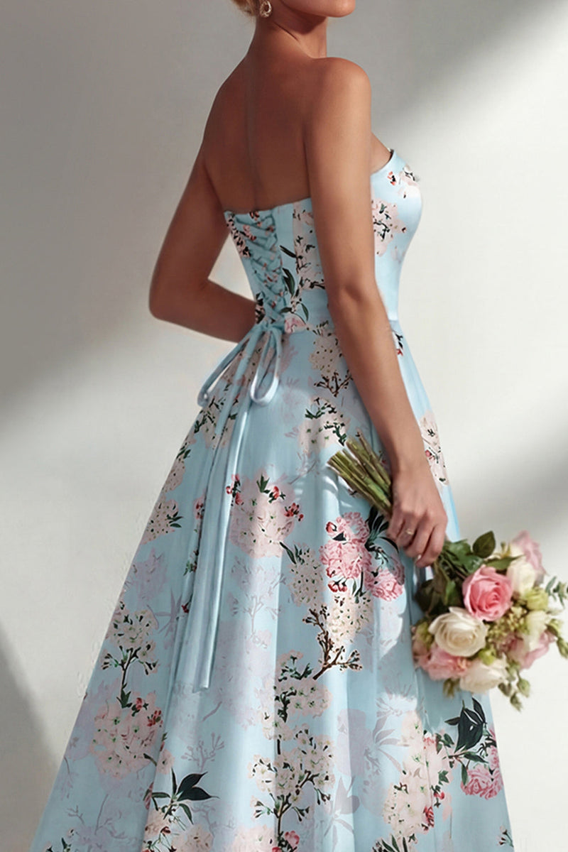 Laden Sie das Bild in den Galerie-Viewer, Blumenblaues, trägerloses, bedrucktes langes Brautjungfernkleid mit A-Linie