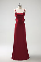 Laden Sie das Bild in den Galerie-Viewer, Schwarzes Meerjungfrau Spaghettiträger Langes Satin Brautjungfernkleid mit Rüschen und Schleife