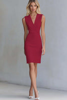 Laden Sie das Bild in den Galerie-Viewer, Elfenbein Figurbetontes Kurzes Arbeitskleid aus Satin mit V-Ausschnitt