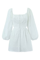 Laden Sie das Bild in den Galerie-Viewer, Weißes kurzes Kleid mit langen Ärmeln