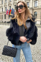 Laden Sie das Bild in den Galerie-Viewer, Schwarze verkürzte Reißverschluss-Leder-Kunstfelljacke