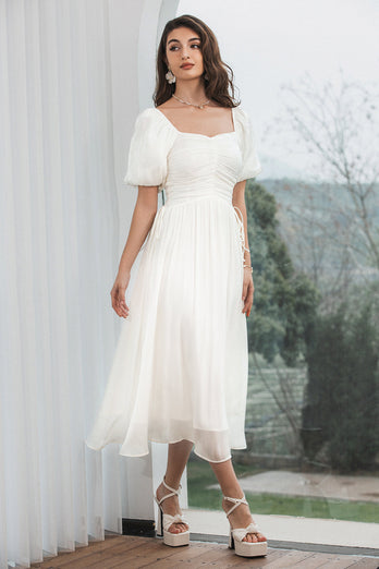 A-Linie plissiertes weißes Kleid mit Puffärmeln