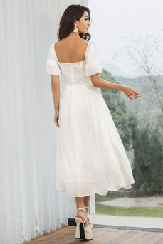 A-Linie plissiertes weißes Kleid mit Puffärmeln