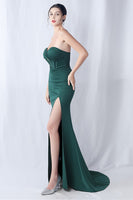 Laden Sie das Bild in den Galerie-Viewer, Schwarzes Meerjungfrauen Herzausschnitt Langes Ballkleid mit Schlitz