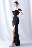 Laden Sie das Bild in den Galerie-Viewer, Burgunderrotes Meerjungfrau Schulterfreies Langes Ballkleid mit Rüschen