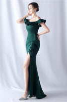 Laden Sie das Bild in den Galerie-Viewer, Burgunderrotes Meerjungfrau Schulterfreies Langes Ballkleid mit Rüschen