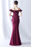 Laden Sie das Bild in den Galerie-Viewer, Burgunderrotes Meerjungfrau Schulterfreies Langes Ballkleid mit Rüschen