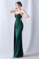 Laden Sie das Bild in den Galerie-Viewer, Marineblaues Meerjungfrau trägerloses langes Korsett Ballkleid mit Schlitz