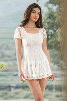 Laden Sie das Bild in den Galerie-Viewer, A-Linie Weißes kurzes Abschlusskleid aus Spitze