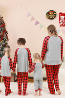 Laden Sie das Bild in den Galerie-Viewer, Schwarzes und rotes kariertes Weihnachts-Familienpyjama-Set mit Hirsch-Druck