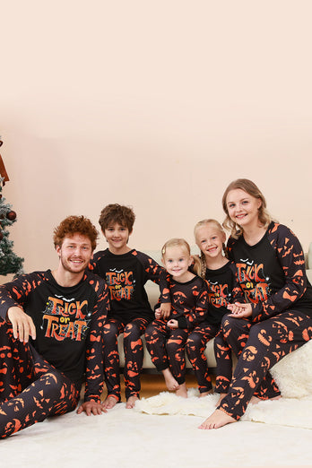 Schwarzes Süßes oder Saures bedrucktes Halloween-Familienpyjama-Set