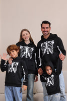 Laden Sie das Bild in den Galerie-Viewer, Schwarze Skelett Kapuze Halloween Familie Sweatshirts