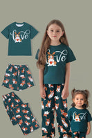 Laden Sie das Bild in den Galerie-Viewer, Dunkelgrüner Kurzarm Familienpyjama mit Hundedruck