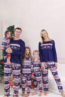 Laden Sie das Bild in den Galerie-Viewer, Roter Familien Weihnachtspyjama mit Winterdruck