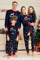 Laden Sie das Bild in den Galerie-Viewer, Marineblaues Familien-Pyjama-Set mit Weihnachtsmotiv