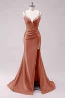 Laden Sie das Bild in den Galerie-Viewer, Fuchsia Meerjungfrau Spaghettiträger Korsett Pailletten Ballkleid mit Schlitz