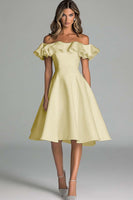 Laden Sie das Bild in den Galerie-Viewer, Weißes Schulterfreies Brautkleid in A-Linie mit Rüschen