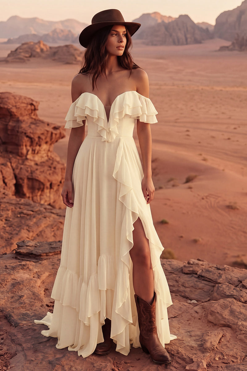 Laden Sie das Bild in den Galerie-Viewer, Elfenbein Schulterfreies A-Linie Maxi Strand Hochzeitskleid mit Rüschen